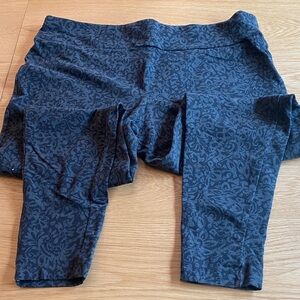 Patterned plus size leggings